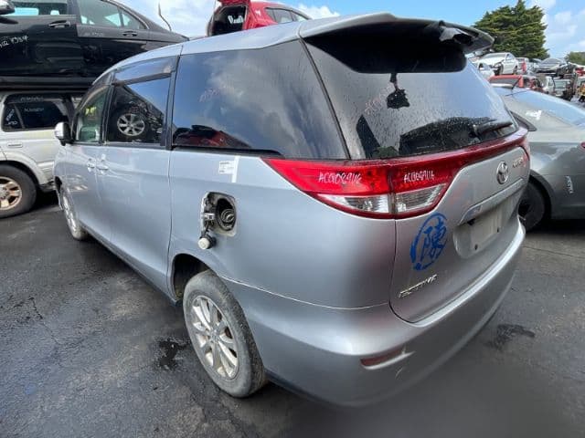 Toyota Estima (2012)
