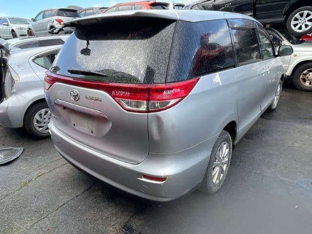 Toyota Estima (2012)