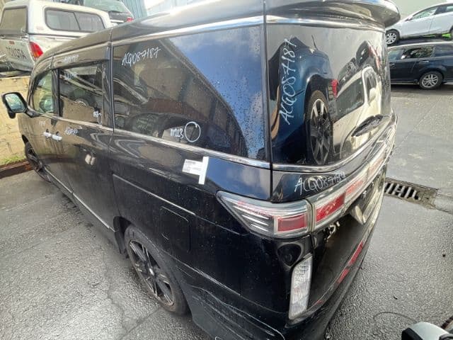 Nissan Elgrand (2013)