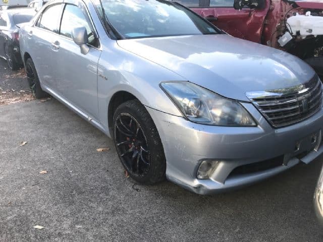 Toyota Crown (2010)