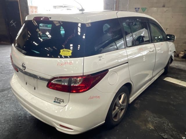 Nissan Lafesta (2011)