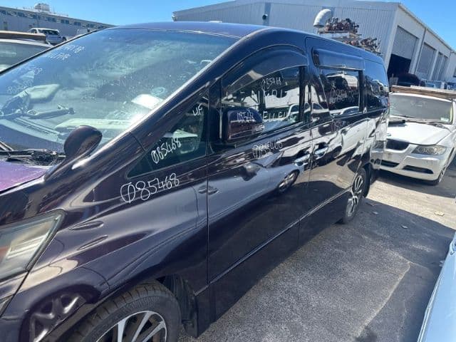 Toyota Vellfire (2011)