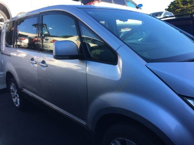 Mitsubishi Delica (2011)