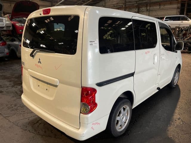 Mitsubishi Delica (2012)