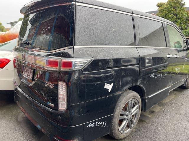 Nissan Elgrand (2013)