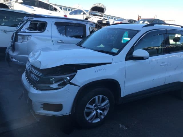 Volkswagen Tiguan (2015)