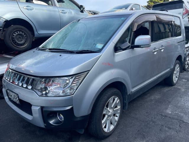 Mitsubishi Delica (2012)