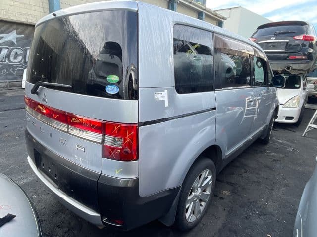 Mitsubishi Delica (2012)
