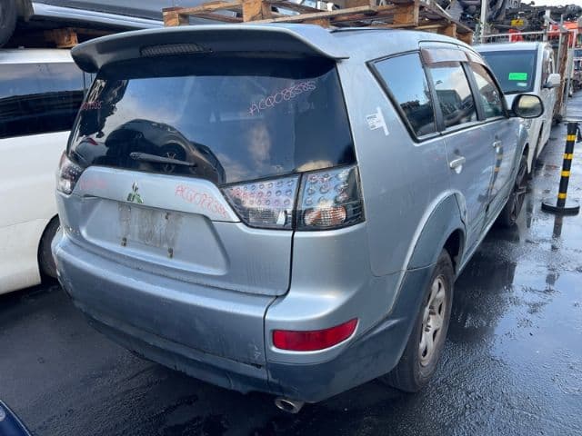 Mitsubishi Outlander, CW5W 2003-2005