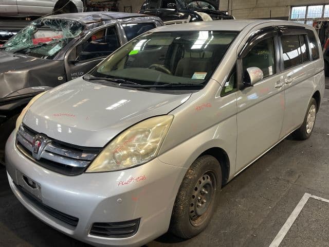 Toyota Isis, ANM10 2004-2017