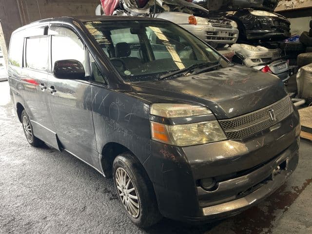 Toyota Noah/Voxy, AZR60 2001-2007
