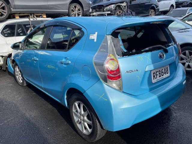 Toyota Aqua, NHP10 2011-2015