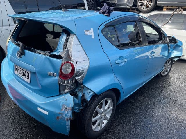 Toyota Aqua, NHP10 2011-2015