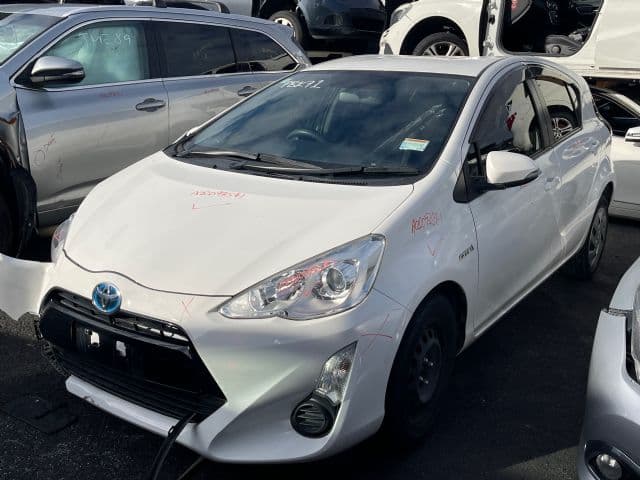 Toyota Aqua, NHP10 2011-2015