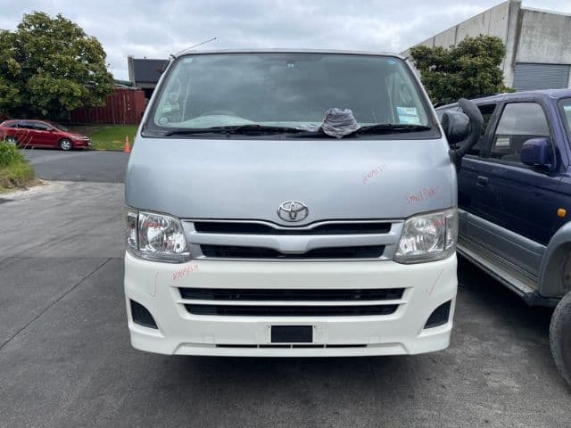 Toyota Hiace (2011)