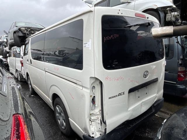 Toyota Hiace (2012)