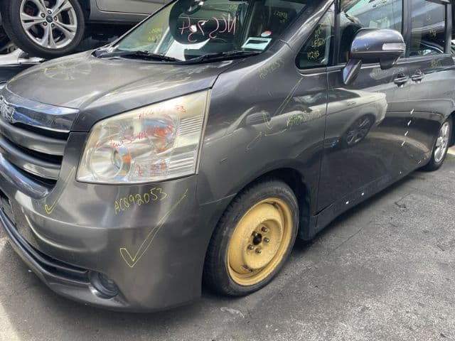 Toyota Noah/Voxy, ZRR70