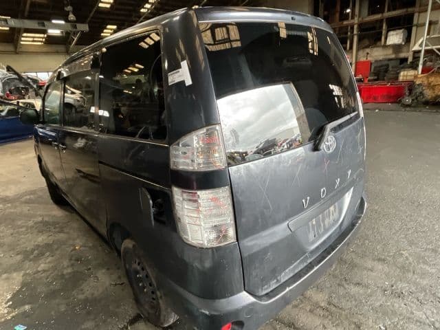 Toyota Noah/Voxy, AZR60 2001-2007