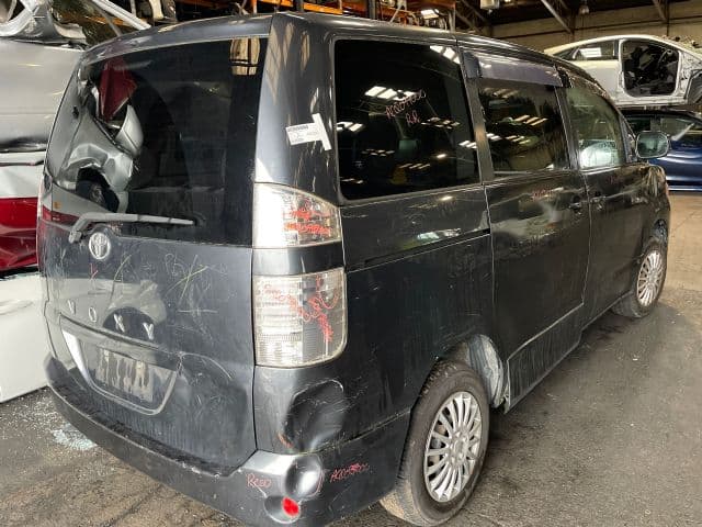 Toyota Noah/Voxy, AZR60 2001-2007